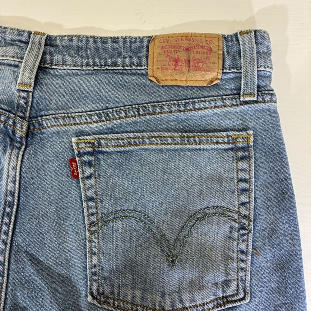 Levis 518 Superlow Denim Shorts Light Wash Raw Hem 13M JR Womens Blue Cutoffs - Picture 9 of 12